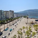 2-bed Seaview 아파트 Vlorë