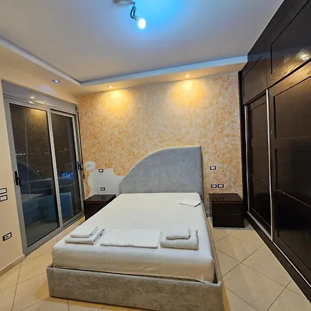 2-bed Seaview * فلورا