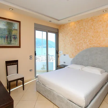 2-bed Seaview 아파트 Vlorë
