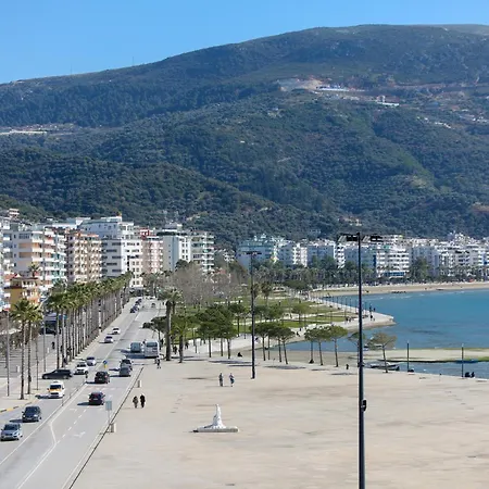 2-bed Seaview Daire